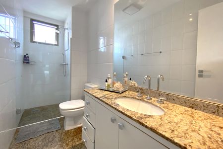 Apartamento à venda com 126m², 4 quartos e 2 vagasBanheiro