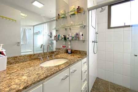 Apartamento à venda com 126m², 4 quartos e 2 vagasBanheiro da Suíte 1