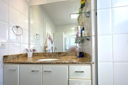 Apartamento à venda com 126m², 4 quartos e 2 vagasBanheiro da Suíte 1