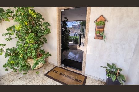 Apartamento para alugar com 93m², 2 quartos e 1 vagaEntrada no Prédio