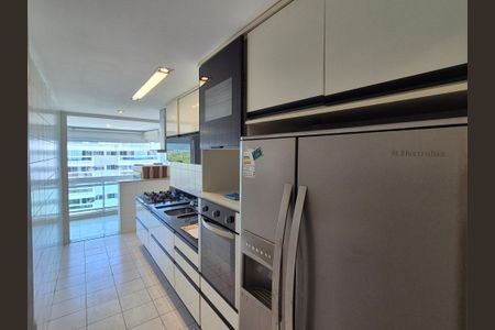 Apartamento para alugar com 316m², 4 quartos e 2 vagas Apartamento para alugar com 316m², 4 quartos e 2 vagasCozinha