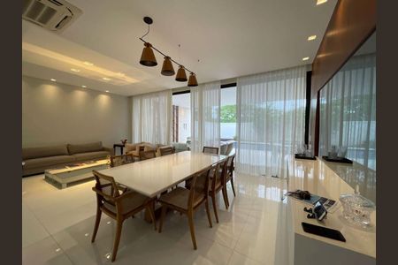 Casa à venda com 5 quartos, 680m² em Barra da Tijuca, Rio de Janeiro