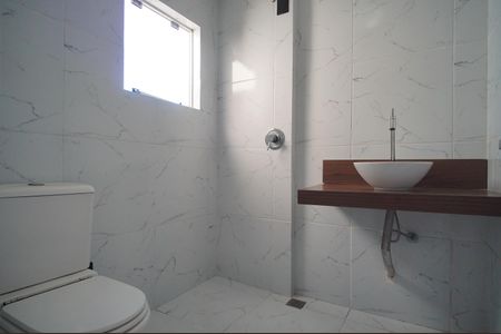 Casa à venda com 182m², 3 quartos e 2 vagasBanheiro 