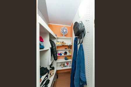 Casa à venda com 250m², 2 quartos e 1 vaga Casa à venda com 250m², 2 quartos e 1 vagaCloset Quarto 2