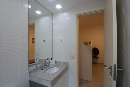Apartamento para alugar com 158m², 4 quartos e 2 vagas Apartamento para alugar com 158m², 4 quartos e 2 vagasBanheiro da Suíte 2