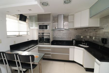 Apartamento para alugar com 288m², 4 quartos e 2 vagasCozinha