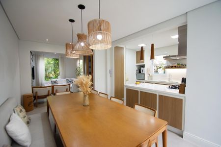 Casa à venda com 200m², 4 quartos e 2 vagas Casa à venda com 200m², 4 quartos e 2 vagassala de jantar