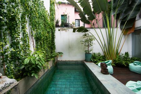 Casa à venda com 200m², 4 quartos e 2 vagas Casa à venda com 200m², 4 quartos e 2 vagaspiscina