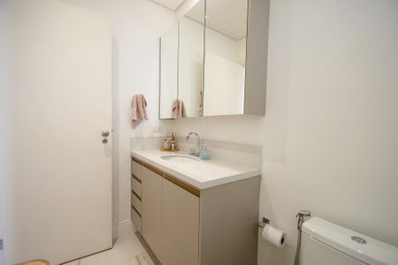 Casa à venda com 200m², 4 quartos e 2 vagas Casa à venda com 200m², 4 quartos e 2 vagasbanheiro corredor