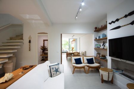 Casa à venda com 200m², 4 quartos e 2 vagas Casa à venda com 200m², 4 quartos e 2 vagassala de estar