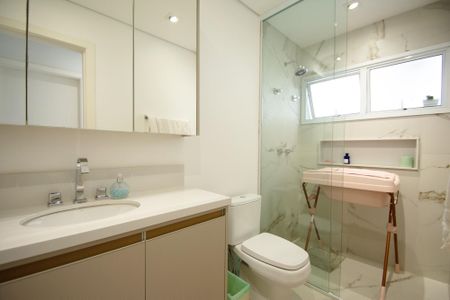 Casa à venda com 200m², 4 quartos e 2 vagas Casa à venda com 200m², 4 quartos e 2 vagasbanheiro corredor