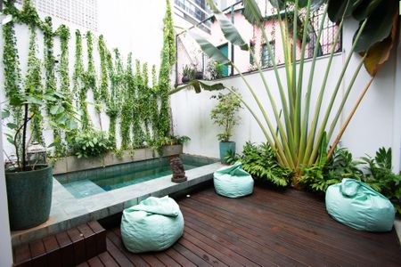 Casa à venda com 200m², 4 quartos e 2 vagas Casa à venda com 200m², 4 quartos e 2 vagaspiscina