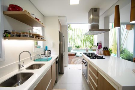 Casa à venda com 200m², 4 quartos e 2 vagas Casa à venda com 200m², 4 quartos e 2 vagascozinha