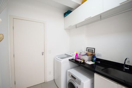 Casa à venda com 200m², 4 quartos e 2 vagas Casa à venda com 200m², 4 quartos e 2 vagaslavanderia