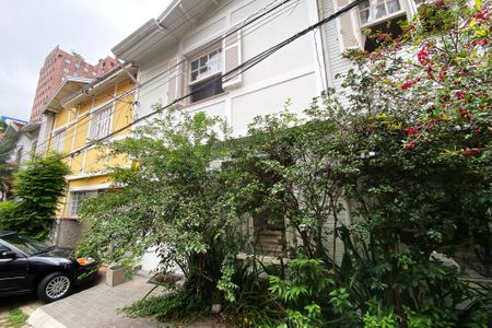 Casa à venda com 200m², 4 quartos e 2 vagas Casa à venda com 200m², 4 quartos e 2 vagasfachada casa