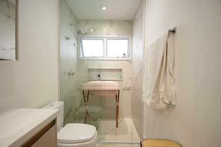 Casa à venda com 200m², 4 quartos e 2 vagas Casa à venda com 200m², 4 quartos e 2 vagasbanheiro corredor