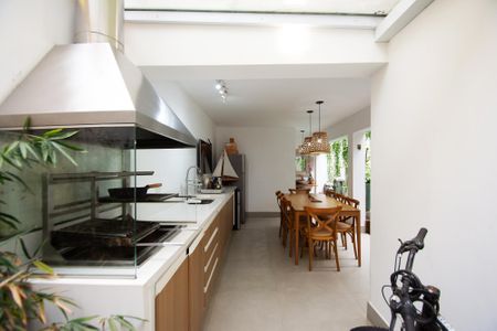 Casa à venda com 200m², 4 quartos e 2 vagas Casa à venda com 200m², 4 quartos e 2 vagaschurrasqueira jardim