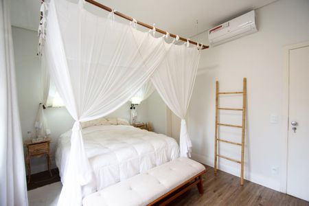 Casa à venda com 200m², 4 quartos e 2 vagas Casa à venda com 200m², 4 quartos e 2 vagasquarto 1