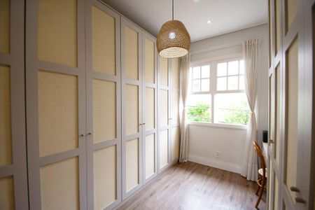 Casa à venda com 200m², 4 quartos e 2 vagas Casa à venda com 200m², 4 quartos e 2 vagasquarto 2 closet