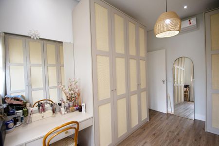 Casa à venda com 200m², 4 quartos e 2 vagas Casa à venda com 200m², 4 quartos e 2 vagasquarto 2 closet