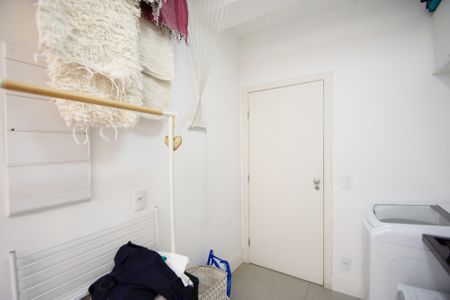 Casa à venda com 200m², 4 quartos e 2 vagas Casa à venda com 200m², 4 quartos e 2 vagaslavanderia