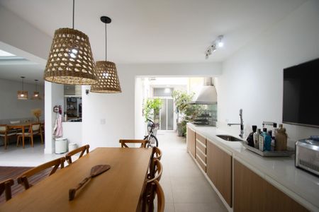 Casa à venda com 200m², 4 quartos e 2 vagas Casa à venda com 200m², 4 quartos e 2 vagaschurrasqueira jardim