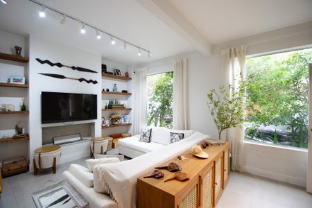 Casa à venda com 200m², 4 quartos e 2 vagas Casa à venda com 200m², 4 quartos e 2 vagassala de estar