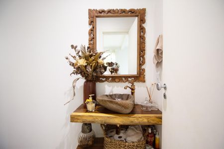 Casa à venda com 200m², 4 quartos e 2 vagas Casa à venda com 200m², 4 quartos e 2 vagaslavabo