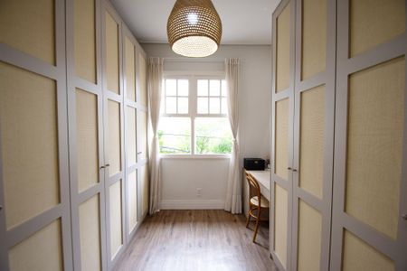 Casa à venda com 200m², 4 quartos e 2 vagas Casa à venda com 200m², 4 quartos e 2 vagasquarto 2 closet