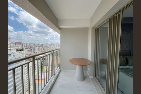 Studio para alugar com 26m², 1 quarto e 1 vaga Studio para alugar com 26m², 1 quarto e 1 vagaVaranda