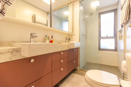 Apartamento à venda com 122m², 2 quartos e 2 vagasBanheiro da Suíte 1 