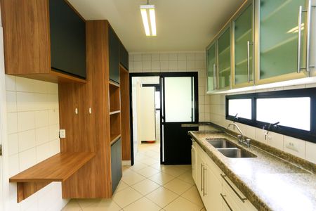 Apartamento para alugar com 125m², 3 quartos e 2 vagas Apartamento para alugar com 125m², 3 quartos e 2 vagasCozinha