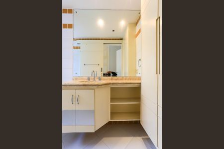 Apartamento para alugar com 125m², 3 quartos e 2 vagas Apartamento para alugar com 125m², 3 quartos e 2 vagasBanheiro da Suíte 2