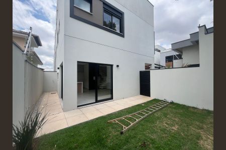 Casa de condomínio à venda com 173m², 3 quartos e 2 vagasQuintal