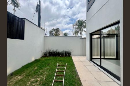 Casa de condomínio à venda com 173m², 3 quartos e 2 vagasQuintal