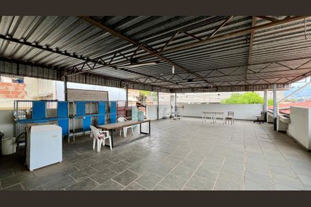 Casa à venda com 360m², 3 quartos e 1 vaga Casa à venda com 360m², 3 quartos e 1 vagaTerraço