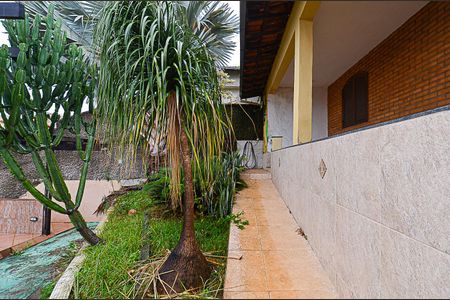 Casa à venda com 360m², 3 quartos e 2 vagas Casa à venda com 360m², 3 quartos e 2 vagasÁrea externa