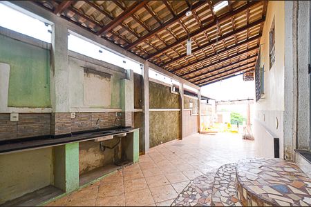 Casa à venda com 360m², 3 quartos e 2 vagas Casa à venda com 360m², 3 quartos e 2 vagasÁrea externa