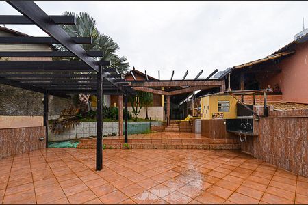 Casa à venda com 360m², 3 quartos e 2 vagas Casa à venda com 360m², 3 quartos e 2 vagasÁrea externa