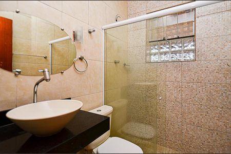 Casa à venda com 360m², 3 quartos e 2 vagas Casa à venda com 360m², 3 quartos e 2 vagasBanheiro Social