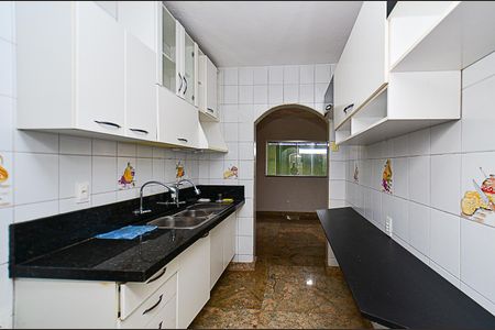 Casa à venda com 360m², 3 quartos e 2 vagas Casa à venda com 360m², 3 quartos e 2 vagasCozinha