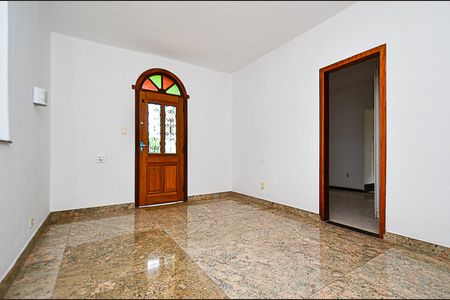 Casa à venda com 360m², 3 quartos e 2 vagas Casa à venda com 360m², 3 quartos e 2 vagasSala de Estar