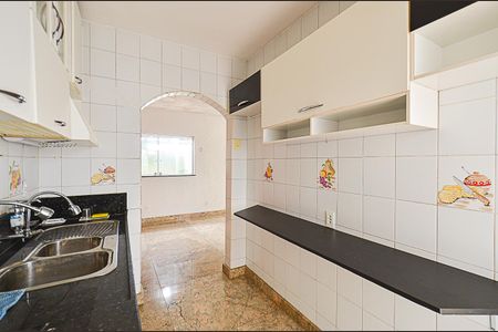 Casa à venda com 360m², 3 quartos e 2 vagas Casa à venda com 360m², 3 quartos e 2 vagasCozinha