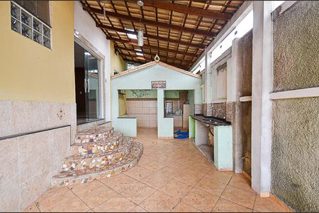 Casa à venda com 360m², 3 quartos e 2 vagas Casa à venda com 360m², 3 quartos e 2 vagasÁrea externa