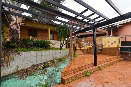 Casa à venda com 360m², 3 quartos e 2 vagas Casa à venda com 360m², 3 quartos e 2 vagasÁrea externa