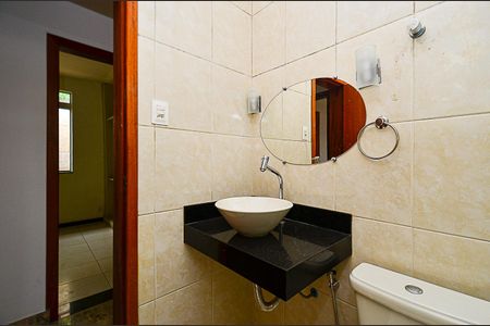 Casa à venda com 360m², 3 quartos e 2 vagas Casa à venda com 360m², 3 quartos e 2 vagasBanheiro Social