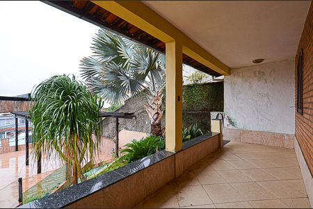 Casa à venda com 360m², 3 quartos e 2 vagas Casa à venda com 360m², 3 quartos e 2 vagasVaranda