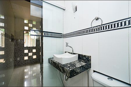 Casa à venda com 360m², 3 quartos e 2 vagas Casa à venda com 360m², 3 quartos e 2 vagasBanheiro Suite