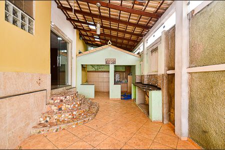 Casa à venda com 360m², 3 quartos e 2 vagas Casa à venda com 360m², 3 quartos e 2 vagasÁrea externa