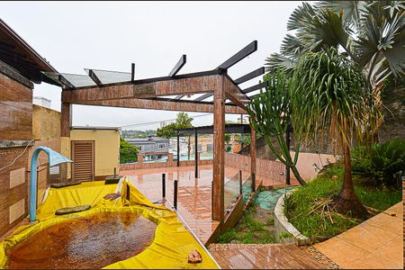 Casa à venda com 360m², 3 quartos e 2 vagas Casa à venda com 360m², 3 quartos e 2 vagasÁrea externa